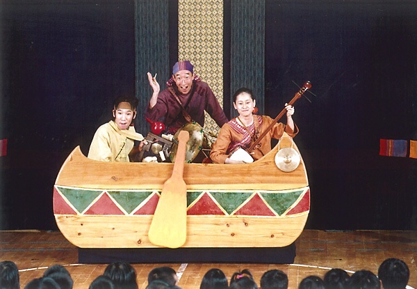 劇団風の子九州による舞台劇「どんぶらこっこどこどこ亭」　東広島子ども劇場